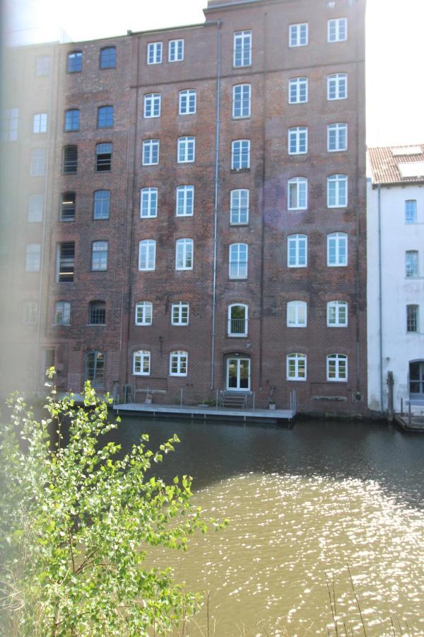 Neu! Einmaliges Loft Im Binnenhafen - Hafenblick! Hamburg Exterior photo
